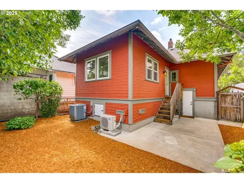 4261 SE Morrison Street Portland OR 97215