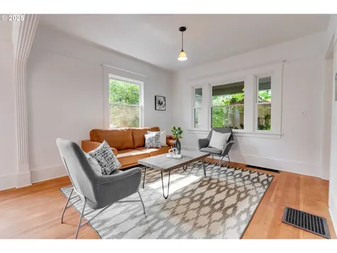 4261 SE Morrison Street Portland OR 97215