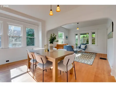 4261 SE Morrison Street Portland OR 97215