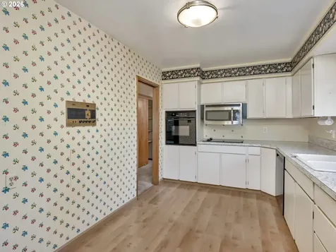 8835 SW Oak Lane Portland OR 97223