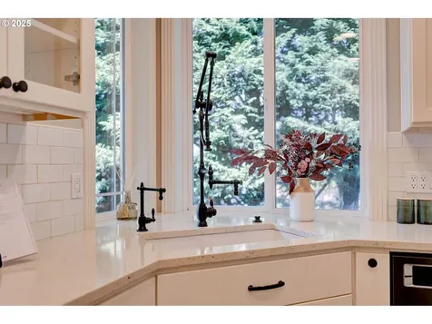 13888 SW Essex Drive Portland OR 97223