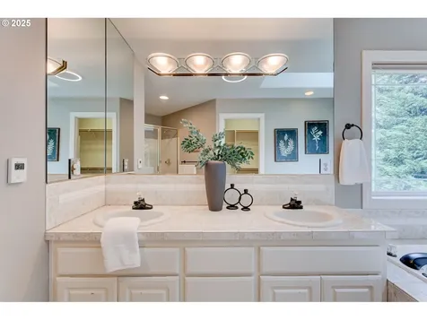 13888 SW Essex Drive Portland OR 97223