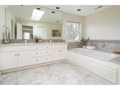 13276 Deerfield Court Lake Oswego OR 97035