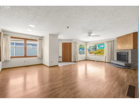 6106 SE Lexington Street Portland OR 97206