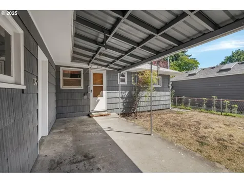 6106 SE Lexington Street Portland OR 97206