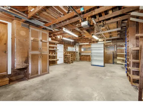 6106 SE Lexington Street Portland OR 97206