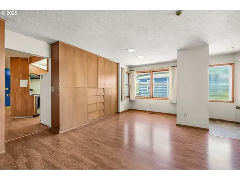 6106 SE Lexington Street Portland OR 97206