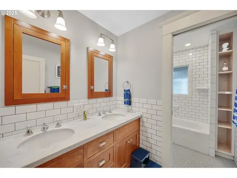 3163 NE Regents Drive Portland OR 97212