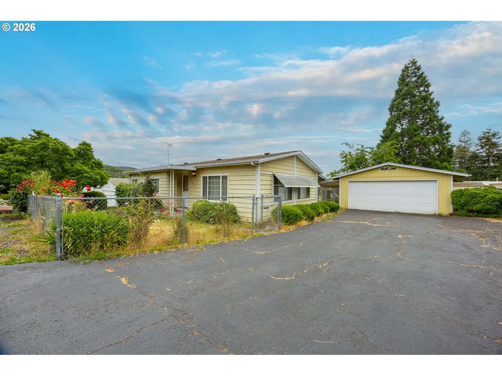 172 W Kristen Court Roseburg OR 97471
