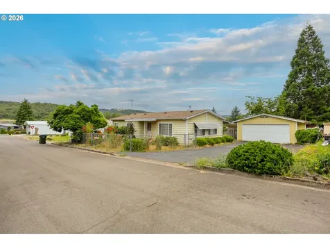 172 W Kristen Court Roseburg OR 97471