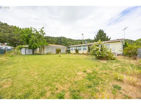 172 W Kristen Court Roseburg OR 97471