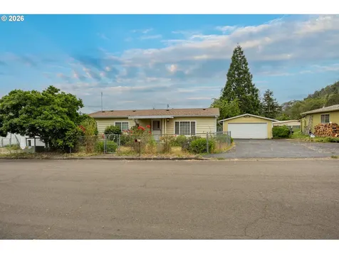 172 W Kristen Court Roseburg OR 97471