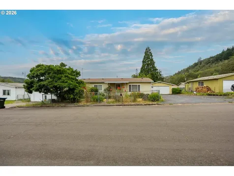 172 W Kristen Court Roseburg OR 97471
