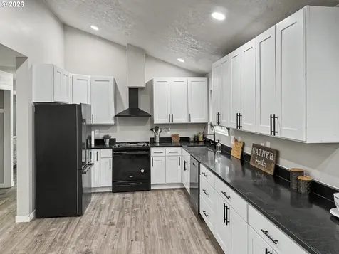 4559 47th Avenue NE Salem OR 97305