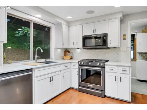 2002 Kimberly Drive Eugene OR 97405