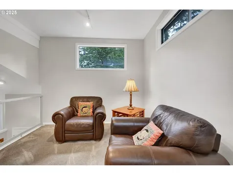 2002 Kimberly Drive Eugene OR 97405