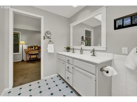 2002 Kimberly Drive Eugene OR 97405