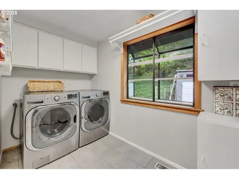 2002 Kimberly Drive Eugene OR 97405