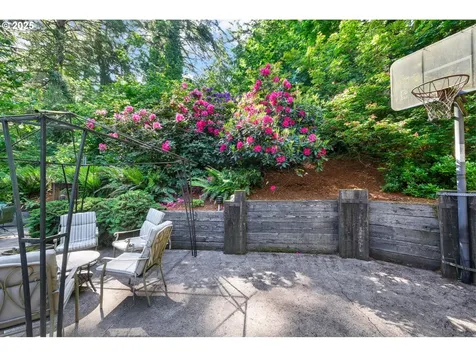 2002 Kimberly Drive Eugene OR 97405