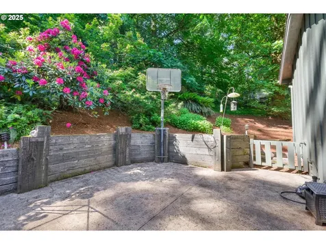 2002 Kimberly Drive Eugene OR 97405