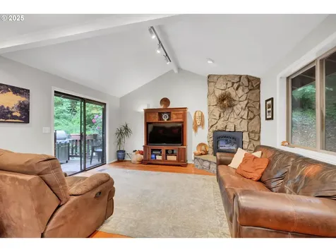2002 Kimberly Drive Eugene OR 97405