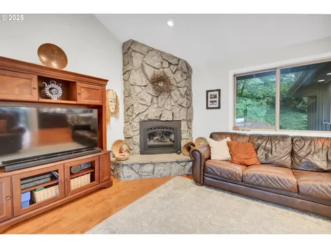 2002 Kimberly Drive Eugene OR 97405