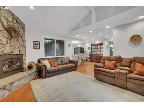 2002 Kimberly Drive Eugene OR 97405
