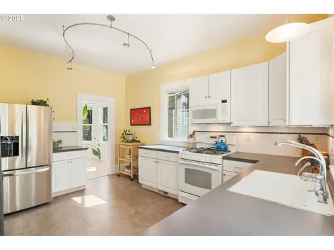 3722 SE Salmon Street Portland OR 97214