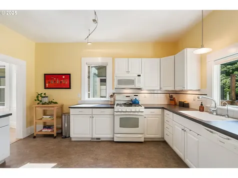 3722 SE Salmon Street Portland OR 97214