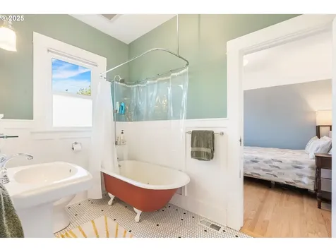3722 SE Salmon Street Portland OR 97214