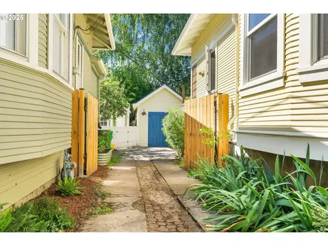 3722 SE Salmon Street Portland OR 97214