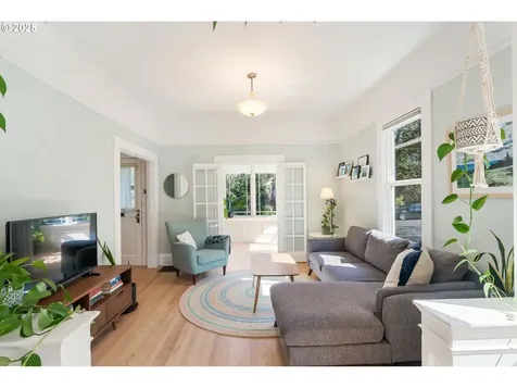3722 SE Salmon Street Portland OR 97214