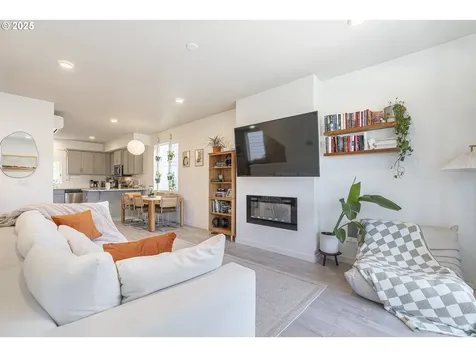 4258 E Willakenzie Street Newberg OR 97132