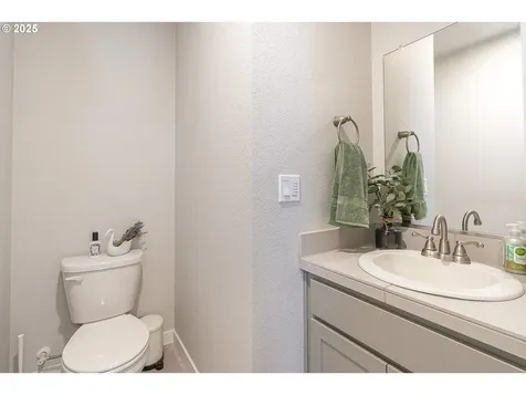 4258 E Willakenzie Street Newberg OR 97132