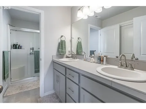 4258 E Willakenzie Street Newberg OR 97132