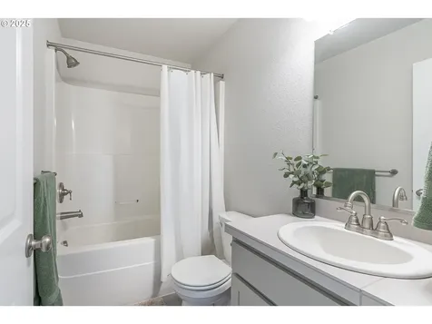 4258 E Willakenzie Street Newberg OR 97132