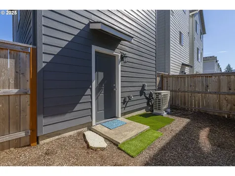 4258 E Willakenzie Street Newberg OR 97132