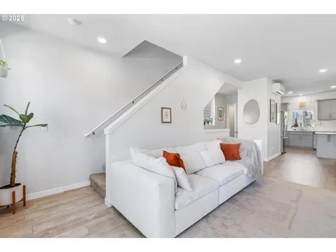 4258 E Willakenzie Street Newberg OR 97132