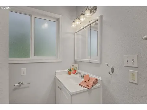 7916 NE 63rd Street Vancouver WA 98662