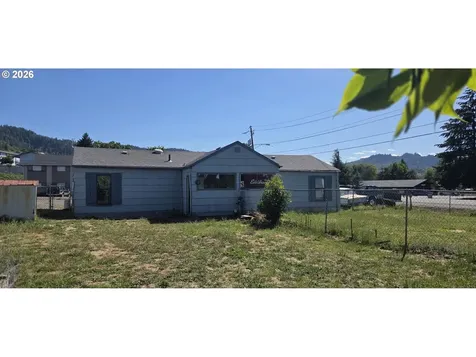 2986 W Jay Avenue Roseburg OR 97471