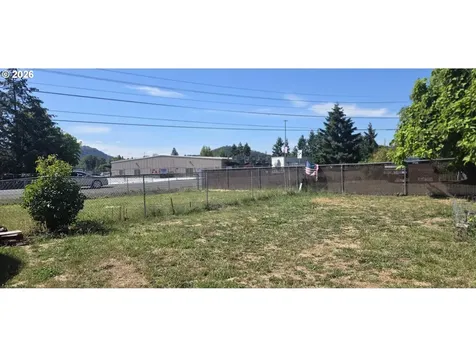 2986 W Jay Avenue Roseburg OR 97471