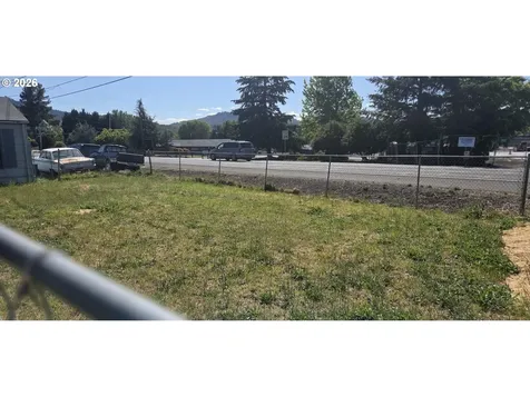 2986 W Jay Avenue Roseburg OR 97471