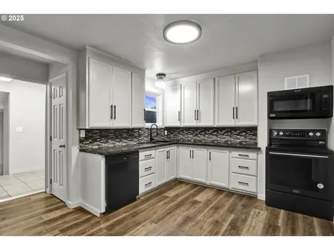 1262 Kalmia Street Junction City OR 97448