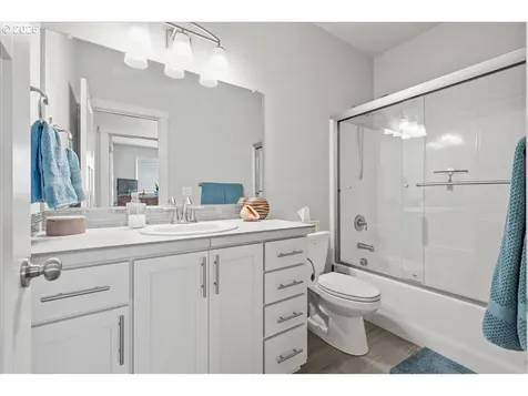 1925 N Ivy Street Canby OR 97013