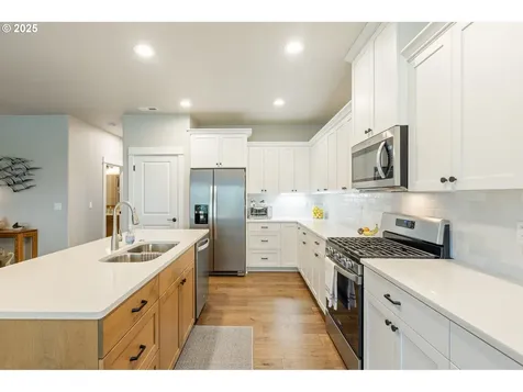 847 Pebble Creek Street Sutherlin OR 97479
