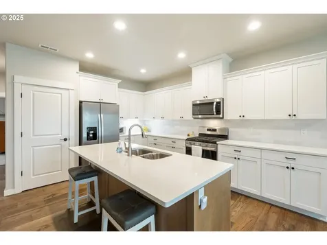 847 Pebble Creek Street Sutherlin OR 97479