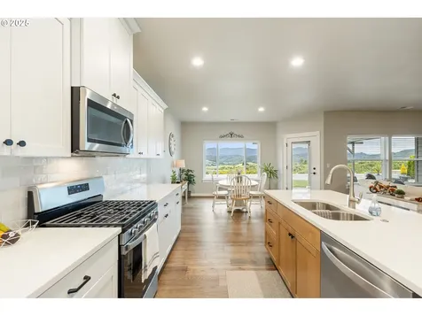 847 Pebble Creek Street Sutherlin OR 97479