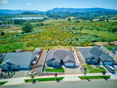 847 Pebble Creek Street Sutherlin OR 97479