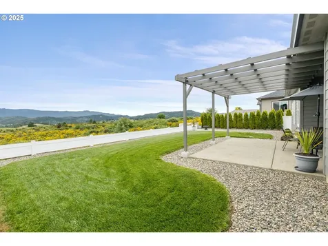 847 Pebble Creek Street Sutherlin OR 97479