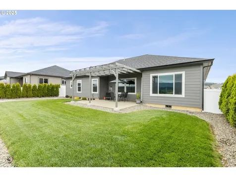 847 Pebble Creek Street Sutherlin OR 97479